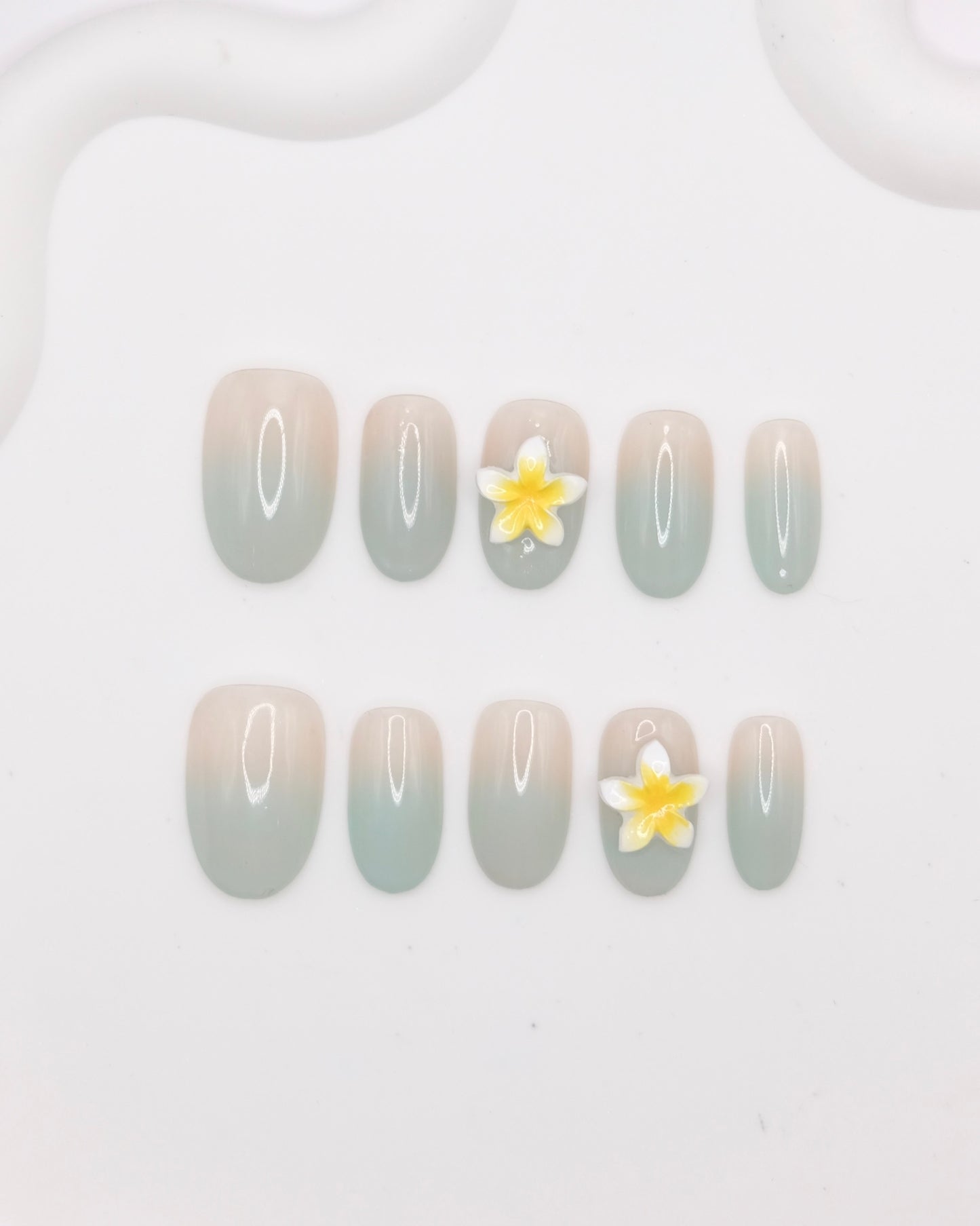 Short Oval Light Blue Gradient Hawaii Press On Nails