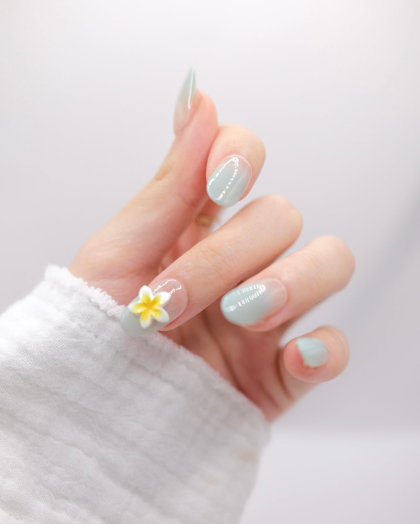 Mid-Long Oval Light Blue Gradient Hawaii Press On Nails