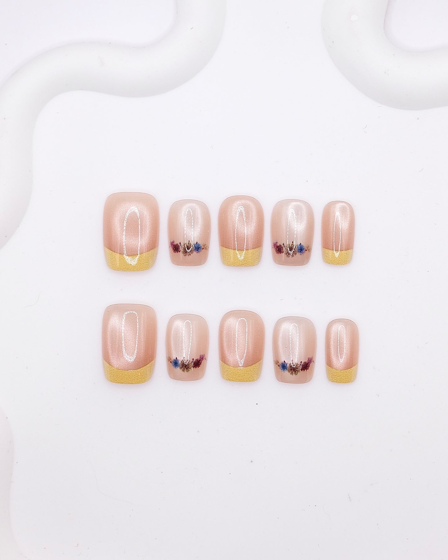 Short Rounded Gold French Dried Flower Press On Nails