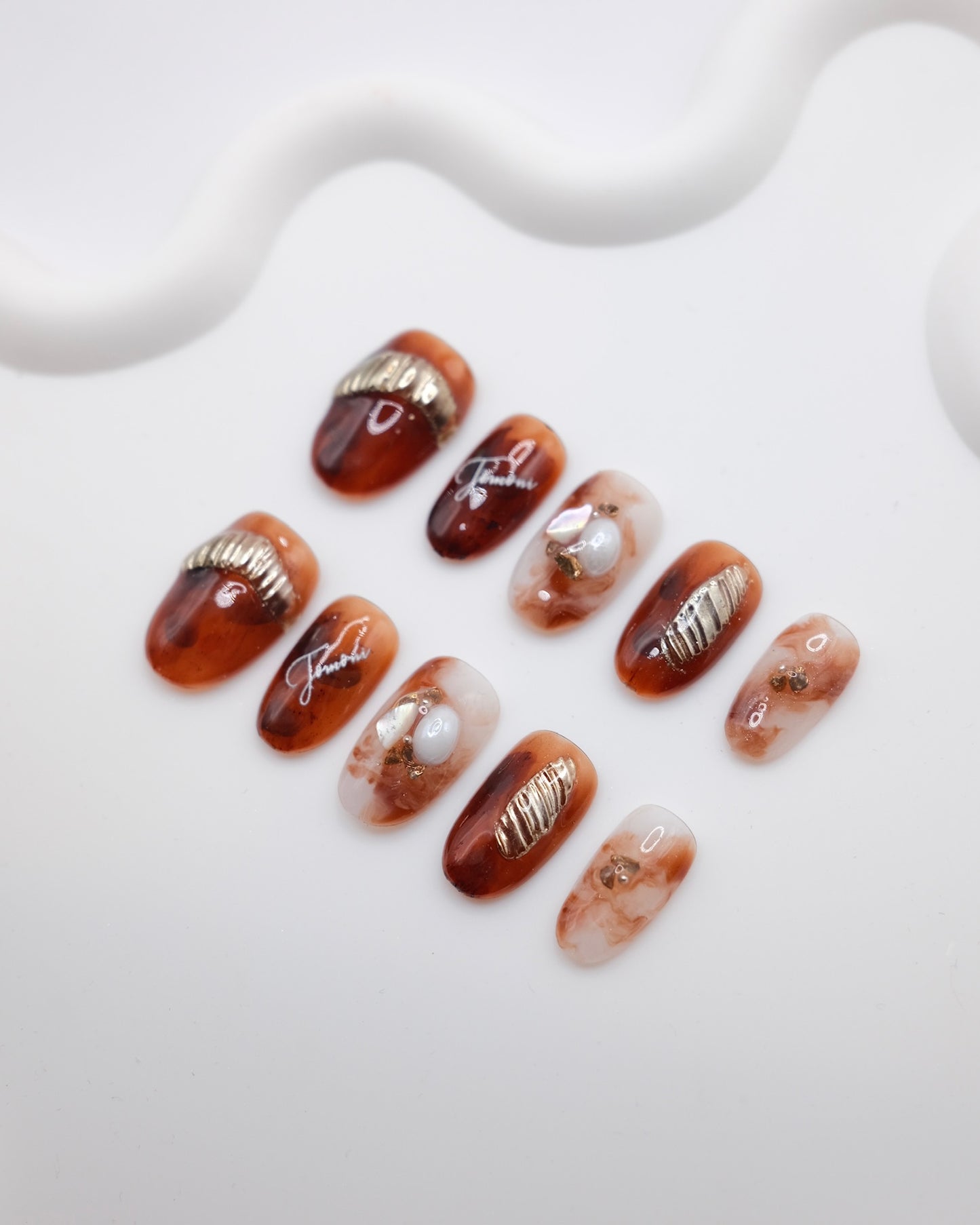 Short Oval Brown & White Pearl Decoration Press On Nails