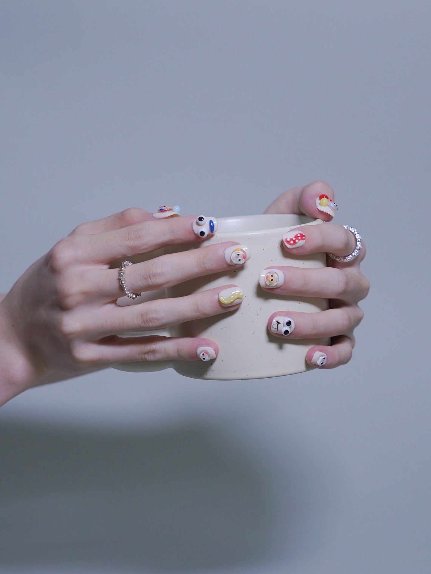 Short Rounded 3D Accessories White Goofy Family Press On Nails