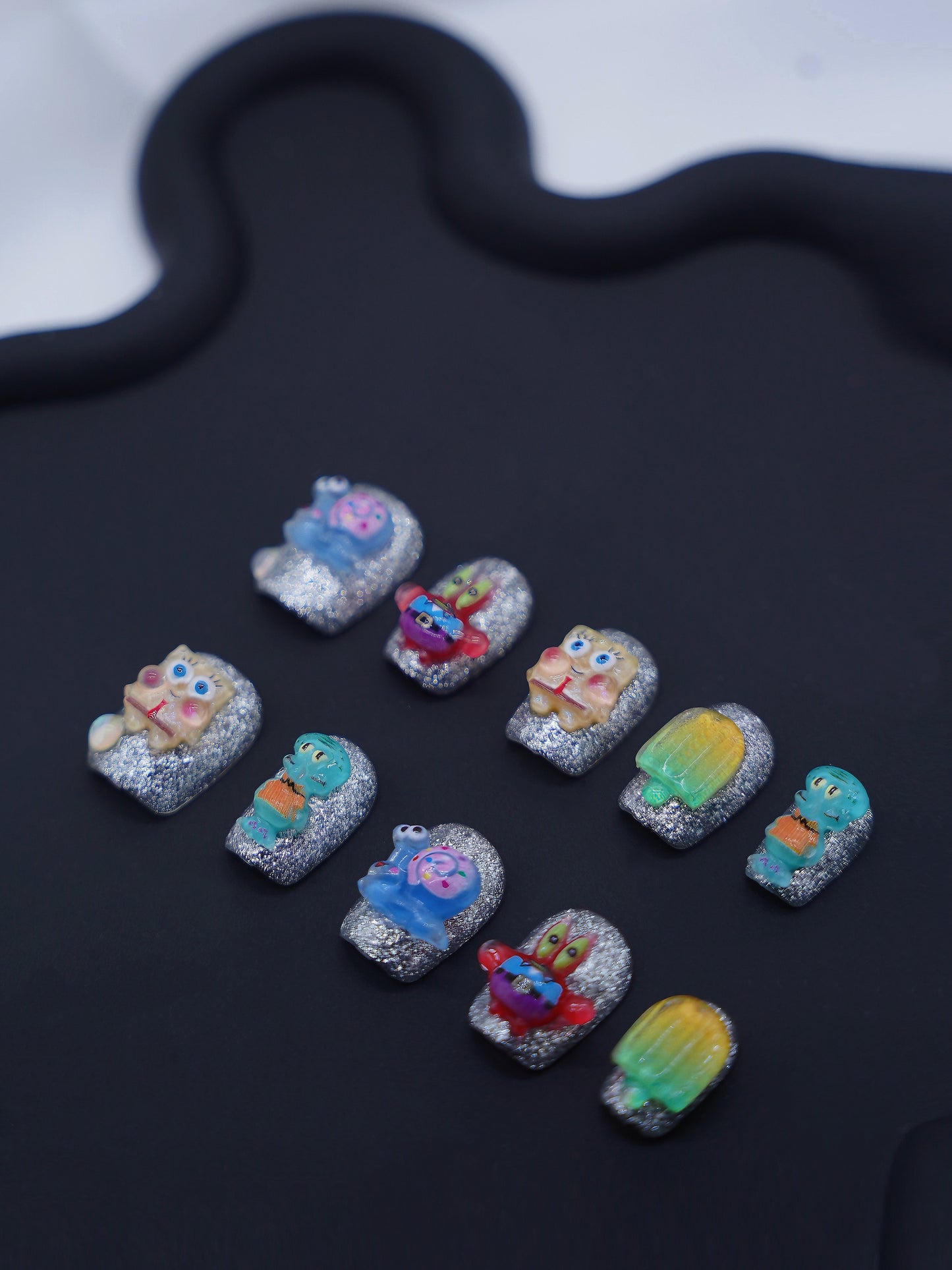 Short Rounded Shiny Silver 3D Cute Spongebob Press On Nails