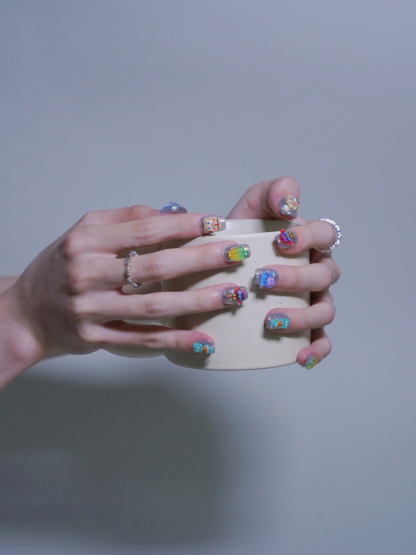Short Rounded Shiny Silver 3D Cute Spongebob Press On Nails