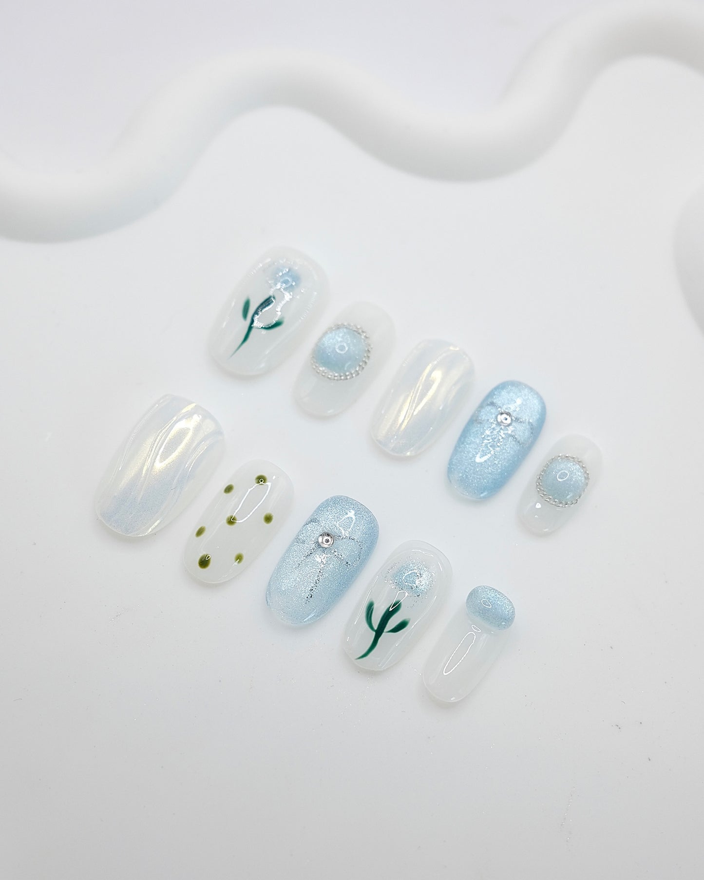 Mid-Long Oval Icy Blue Flower Cat-Eye Press On Nails