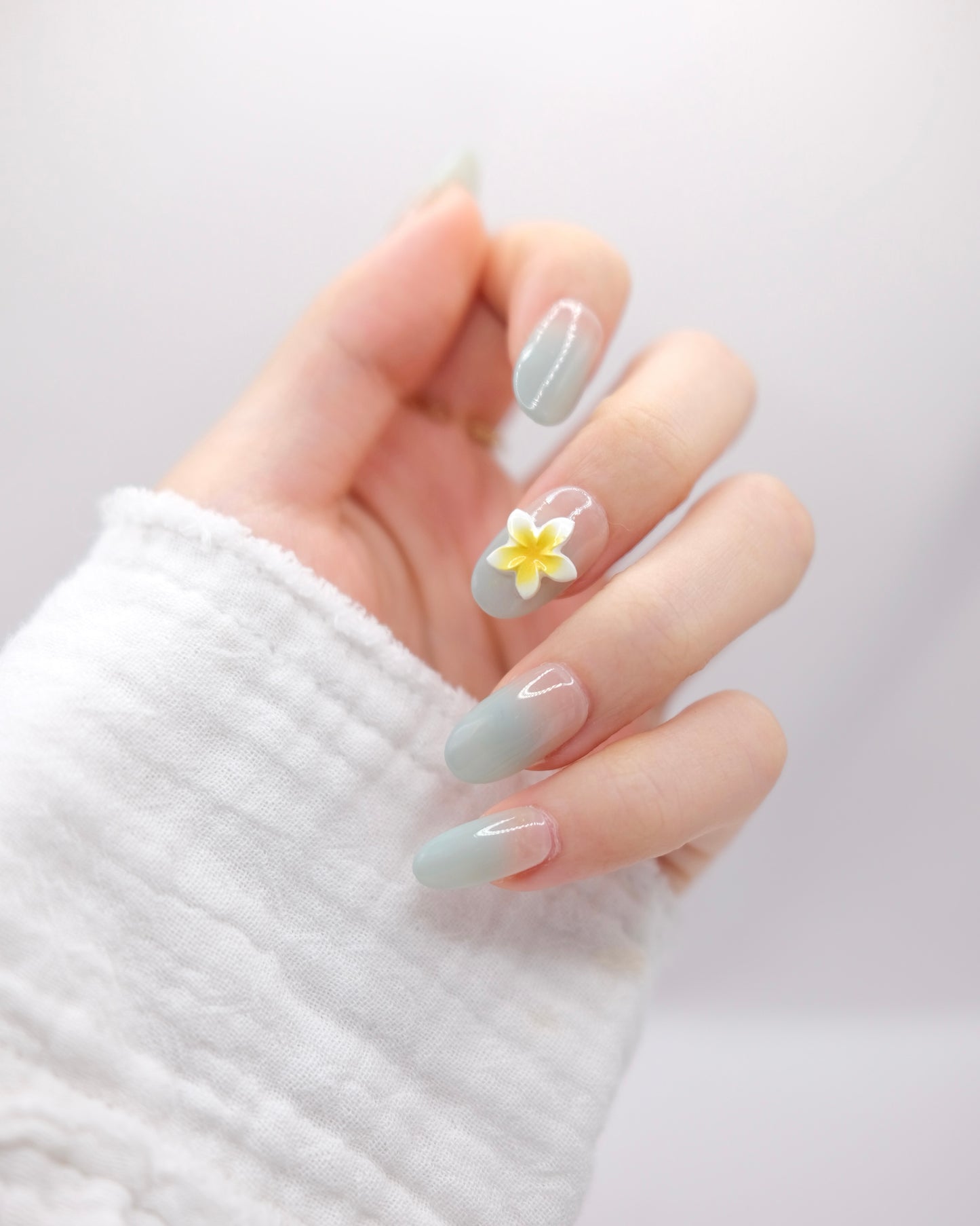 Mid-Long Oval Light Blue Gradient Hawaii Press On Nails
