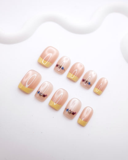 Short Rounded Gold French Dried Flower Press On Nails