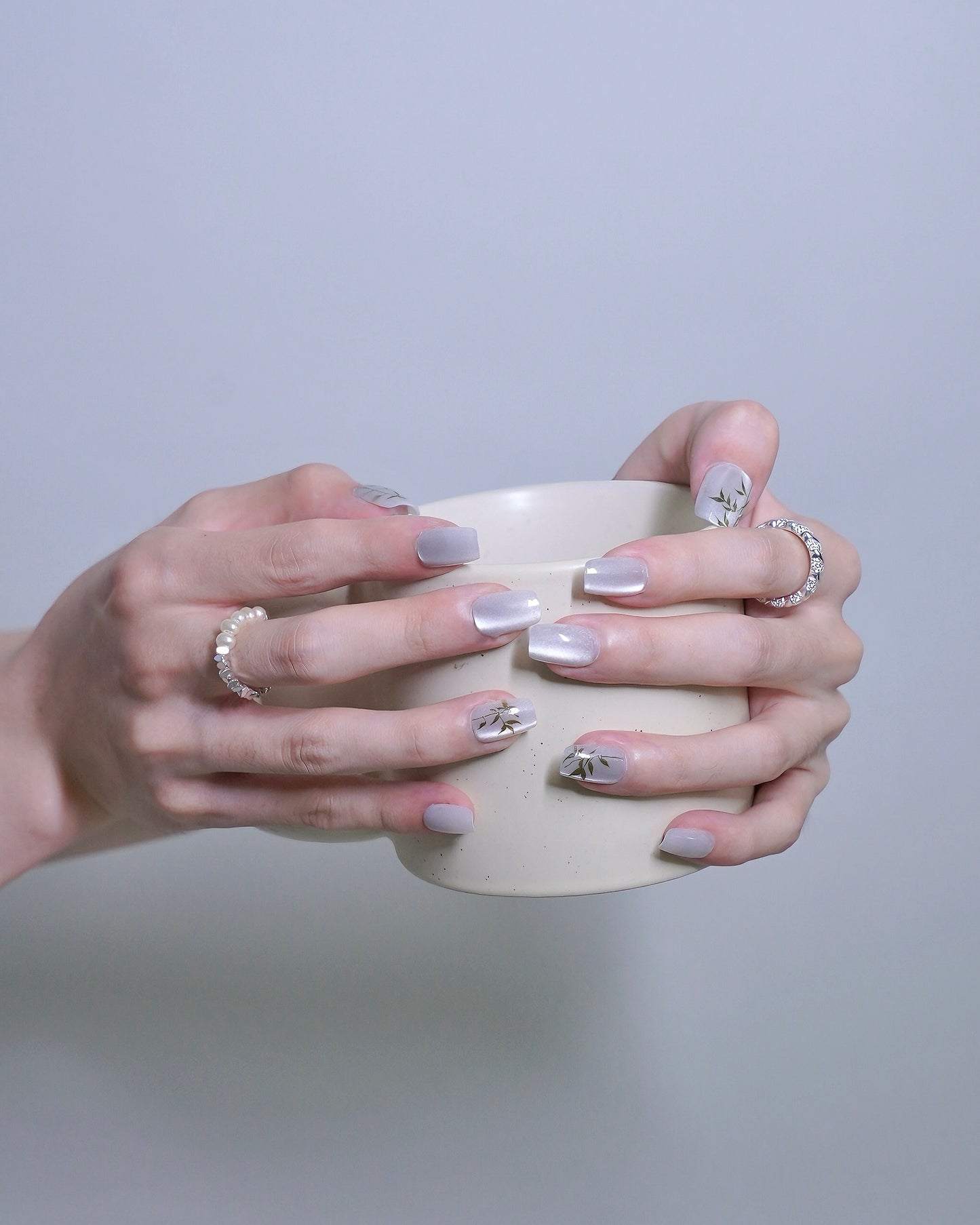 Short Coffin Cateye White Leaves Press On Nails