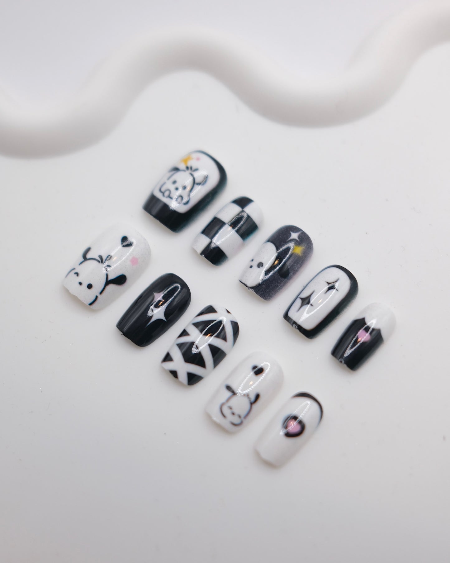 Short Coffin Black & White Anime Pochacco Press On Nails