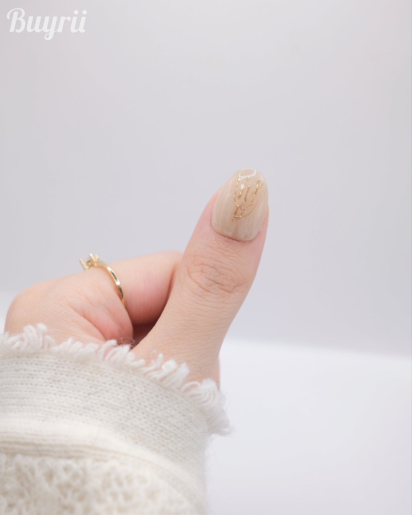 Short Oval Green & White Embossed Flower Press On Nails