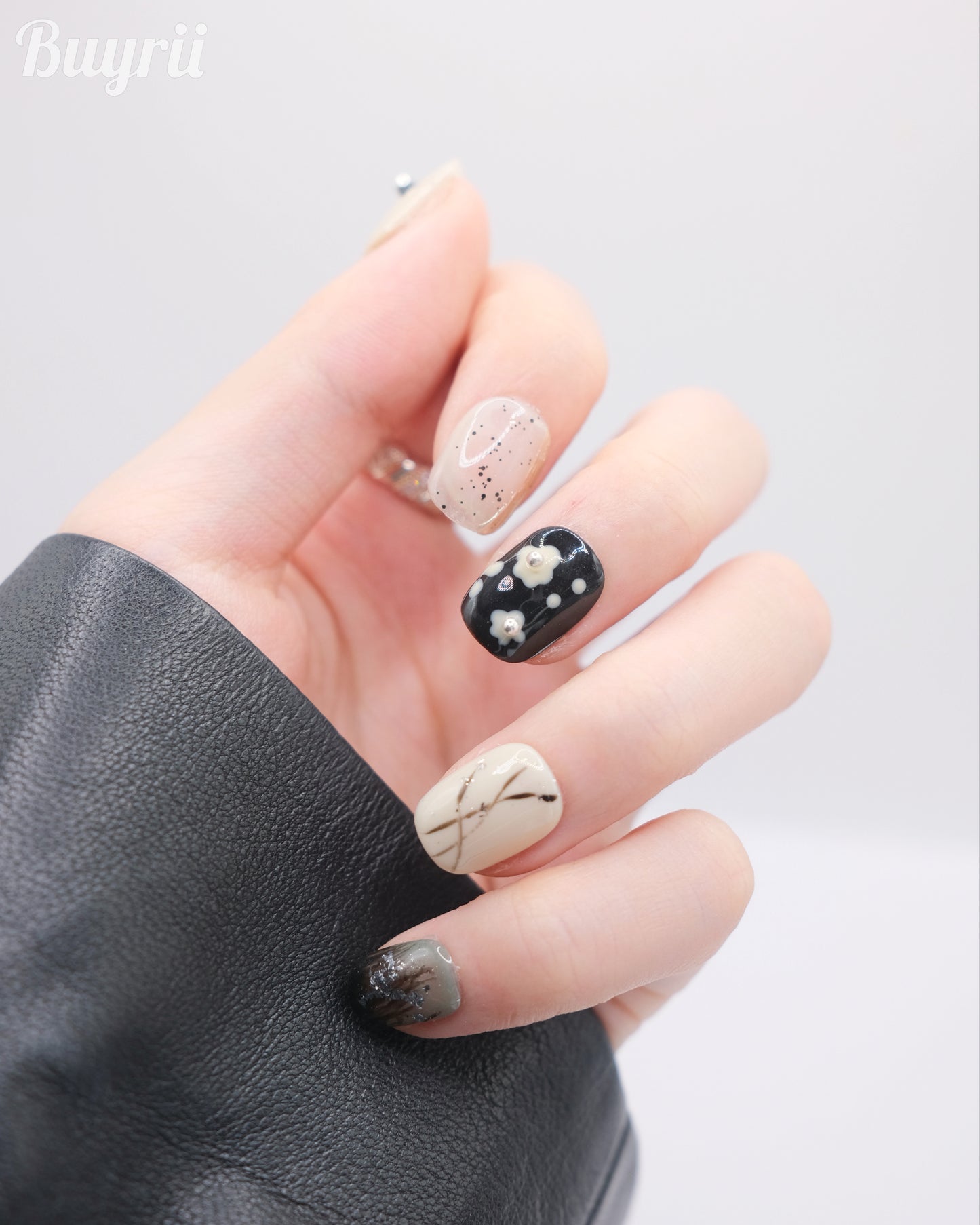 Short Rounded Black & Creamy White Flower Press On Nails