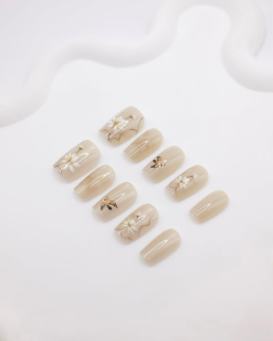 Short Coffin Nude Color & White Flower Press On Nails